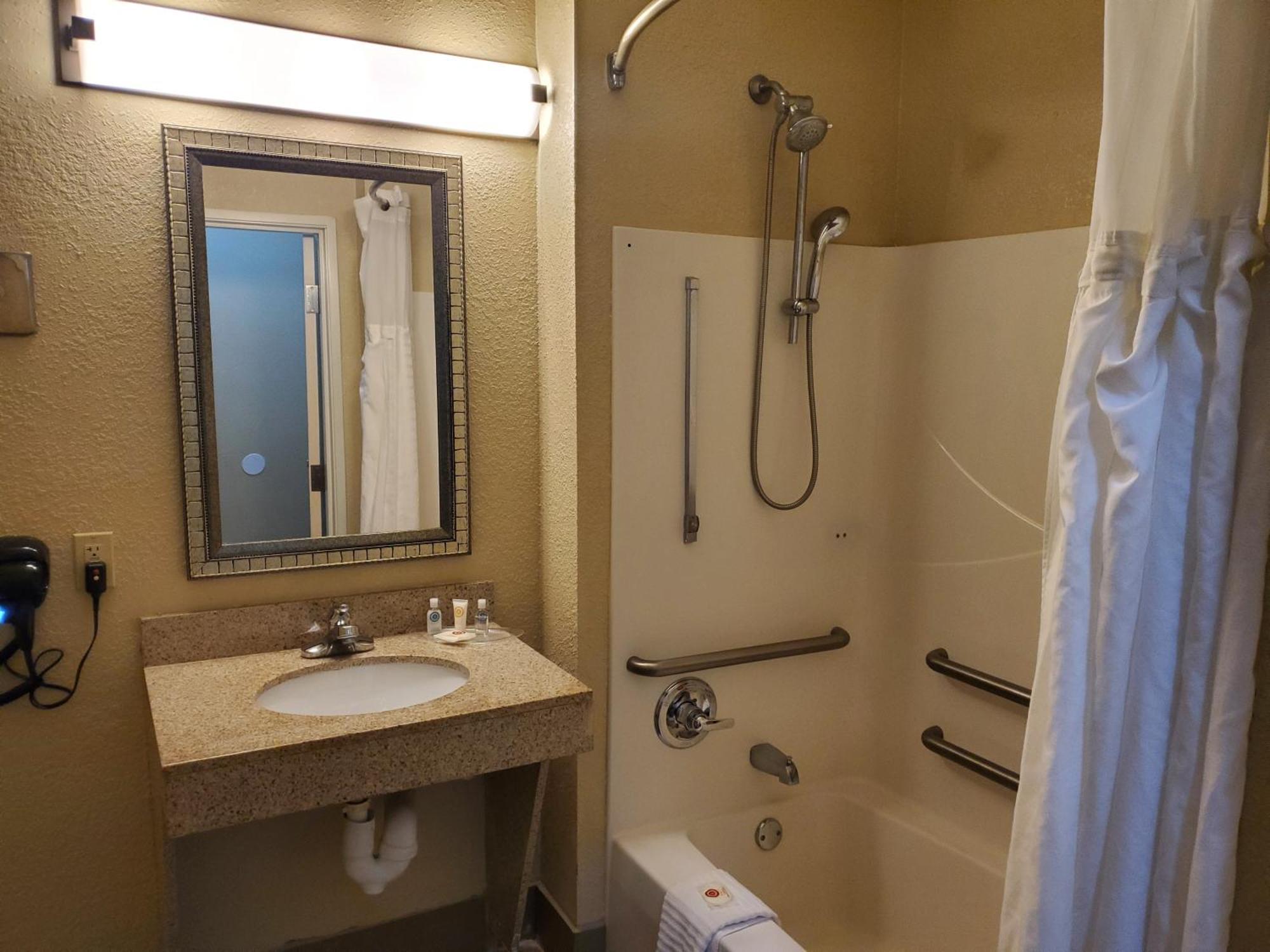 King Suite Accessible Tub Accessible or Non-Smoking,1697976335:JPEG